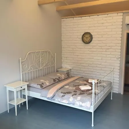 La Bobul Guest house *